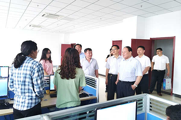 济宁市经信委王主任、我集团渠总一行赴烟台高新区考察洽谈